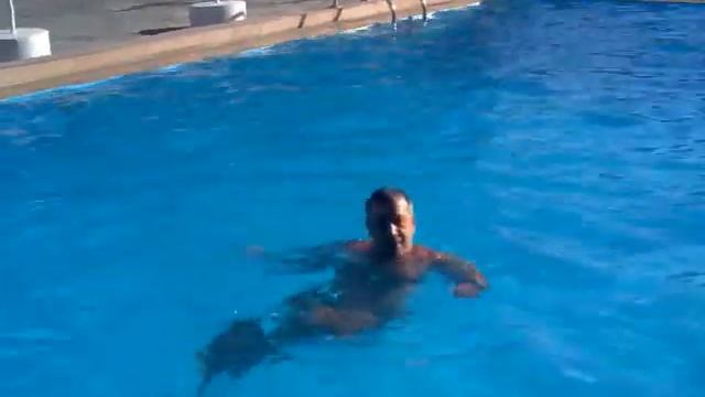 In the swiming pool in Istron. смотреть онлайн