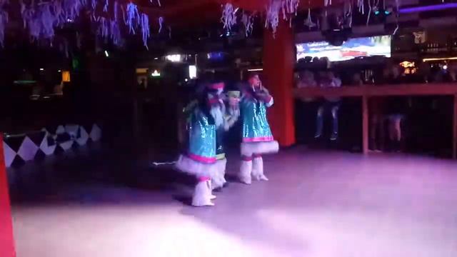 Show group SITARA, Irkutsk новогоднее выступление 2018г. "Чукчи и шаманка" флешмоб с официантами. смотреть онлайн