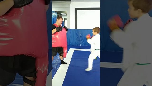 Постановка ударной техники в клубе единоборств " Легион" г. Энгельс. смотреть онлайн