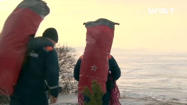 Челябинские спасатели получили новую технику: оборудованные автомобили, а так же гидроцикл и катер смотреть онлайн