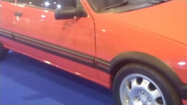 club Peugeot 205, en Retro Málaga 2023 смотреть онлайн