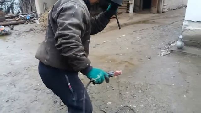 РЕШЕТКА ИЗ АРМАТУРЫ СВОИМИ РУКАМИ./ Кол эмгек Арматурадан гулго каша жасайбыз смотреть онлайн