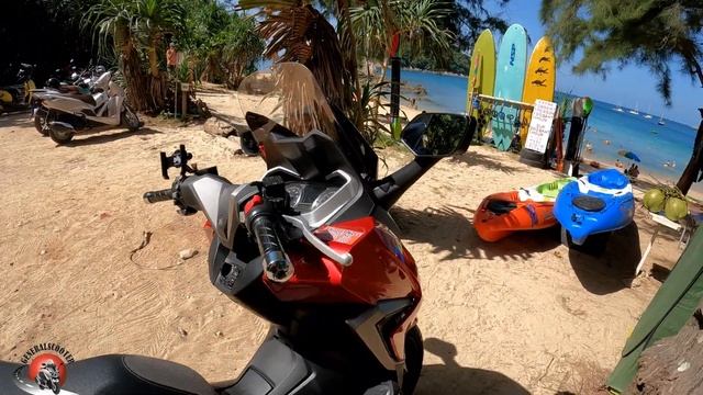 ОБЗОР HONDA FORZA 350 - SUZUKI BURGMAN 400 НАПРЯГСЯ! смотреть онлайн