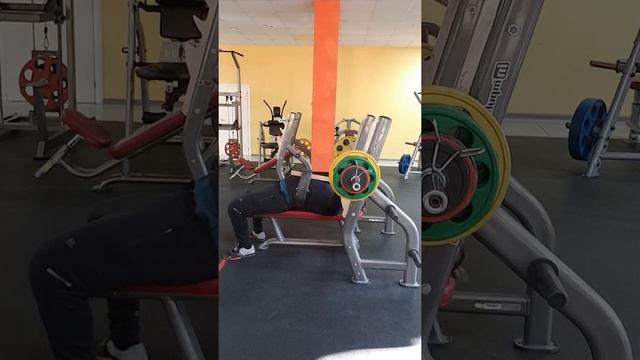 Жим штанги лежа на брусок 5*2 105 смотреть онлайн