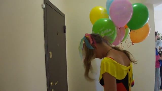 Поздравление клоунессой. Доставка цветов и подарков Новороссийск:www.podarok-nvr.ru смотреть онлайн