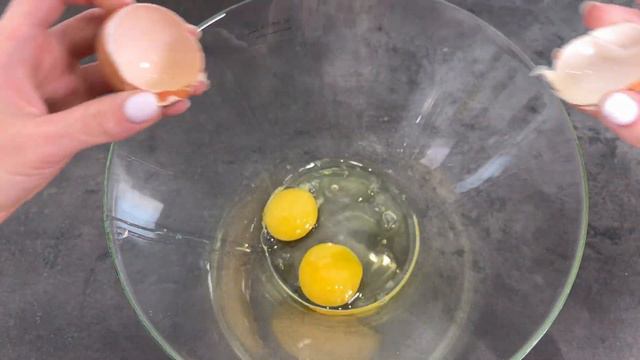 Füllen Sie das Huhn einfach mit Sahne! Leckeres Rezept für saftiges Hähnchen mit Kartoffeln! смотреть онлайн