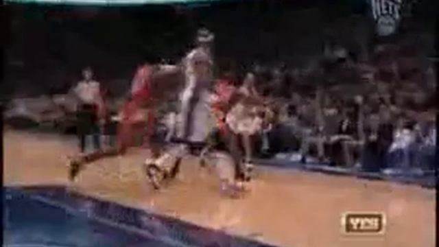 Vince Carter dunks on Emeka Okafor смотреть онлайн