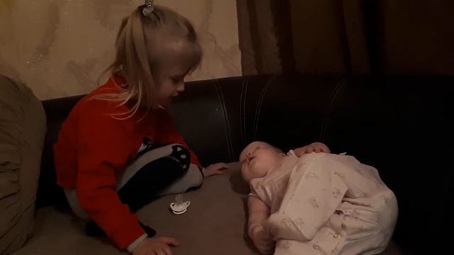 Тетя 5 лет учит говорить грудничка смотреть онлайн