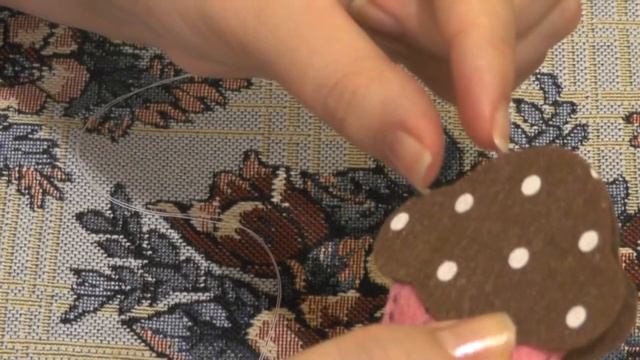 Кекс из фетра (21 урок). Новогодние елочные игрушки из фетра смотреть онлайн