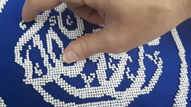 Вышивка на т.синем габардине белым бисером смотреть онлайн