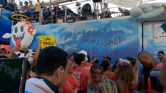 ?? I WENT TO BRAZIL BIGGEST CARNIVAL PARADE BLOCK — Brazil 2023 смотреть онлайн