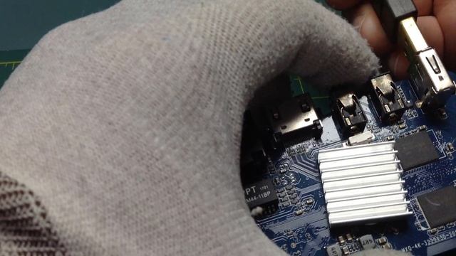 TV Box Exbom OTT-A2 MXQ 4K 3229X3D 20170901 Unbrick Travada Não Liga Led Vermelho Azul Fraco смотреть онлайн