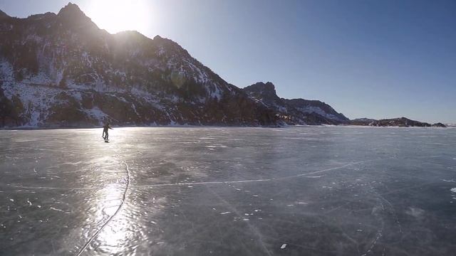 Озеро Торайгыр. Катаемся на коньках по озеру. Национальный парк Баянаул, Казахстан. смотреть онлайн