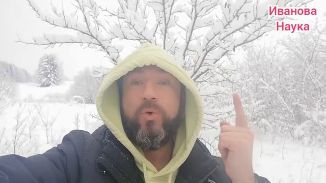 И весело, и полезно, и забавно. Польза от утаптывания снега в саду.