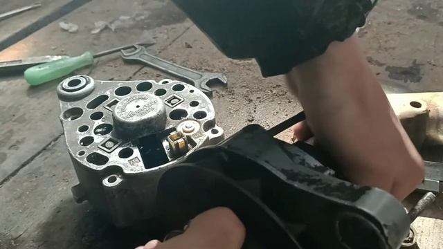 Генератор в металлолом!!! Сколько в нем меди? Generator in scrap metal!!! How much copper is in it? смотреть онлайн