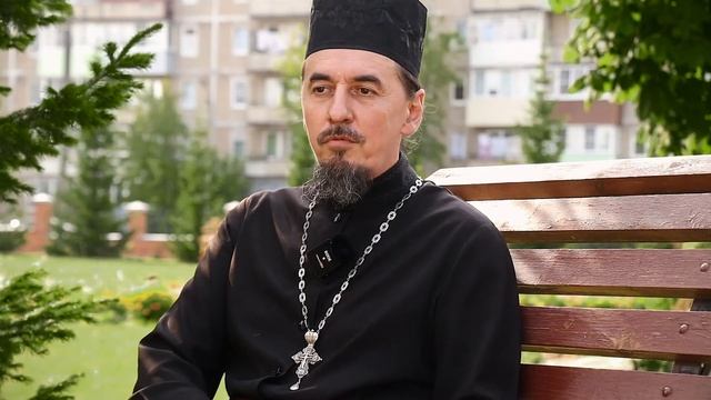 "Батюшка, подскажите, можно ли брать в "свидетели" при венчании человека не совсем воцерковленного? смотреть онлайн