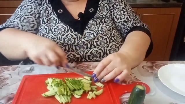 САЛАТ С КОПЧЁНОЙ КУРИЦЕЙ И КОРЕЙСКОЙ МОРКОВЬЮ. (подойдёт к праздничному столу.) смотреть онлайн