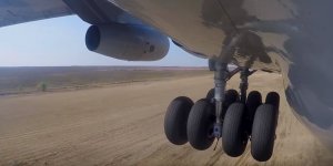 Ил-76МД-90А впервые выполнил посадку и взлёт с грунта