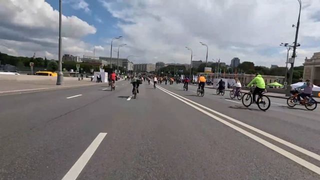 ВЕЛОФЕСТИВАЛЬ 2023 в Москве смотреть онлайн