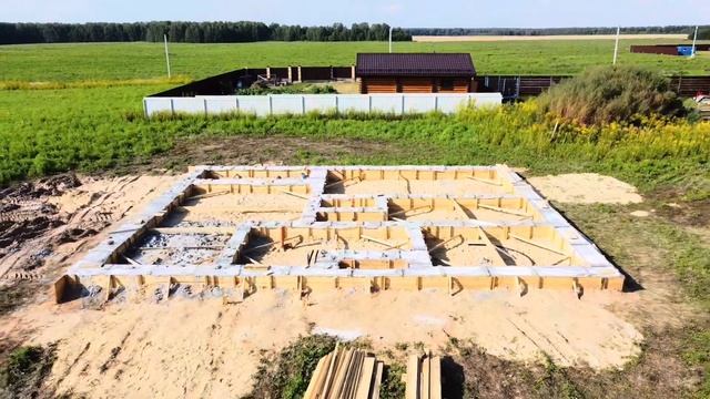 Строим одноэтажный дом с нуля из газобетона. Первый этап - свайно-ростверковый фундамент смотреть онлайн