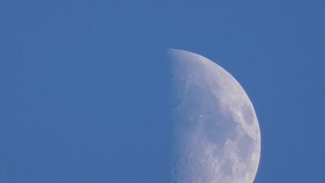 Panasonic HC V550 Zoomed in on the moon (great details) смотреть онлайн