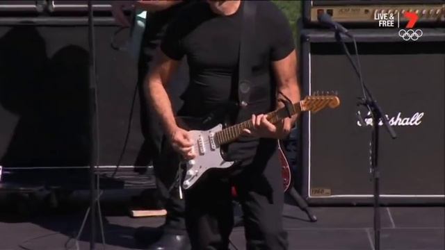 Bryan Adams - Run To You смотреть онлайн
