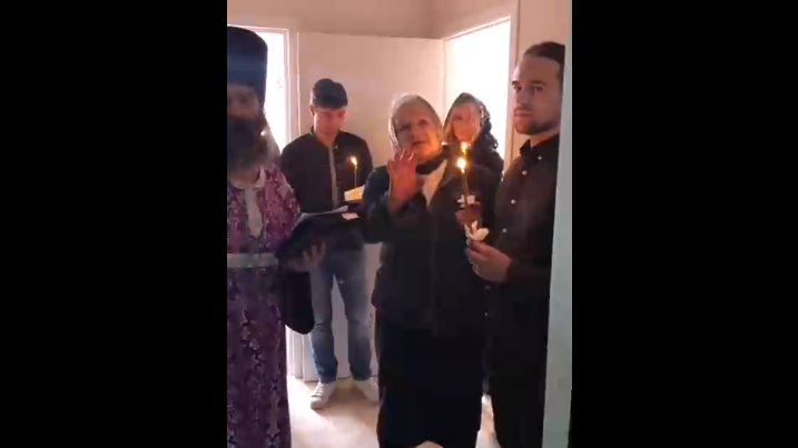 Соседи освящают квартиру смотреть онлайн