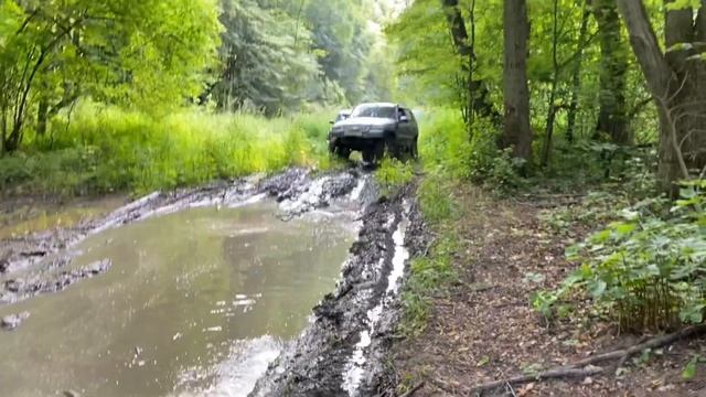Прокатываем маршрут на НИВАх смотреть онлайн