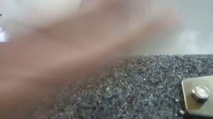 Клею карпет в лодку.