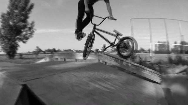Clone Bikes - Rakoczifalva смотреть онлайн