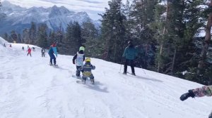 Ребёнок 4 года на сноуборде покорил горы Архыза! Сноуборд для детей! Самый маленький сноубордист!