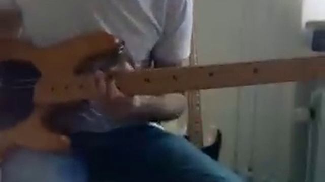 L106 Bluesy descending bassline смотреть онлайн