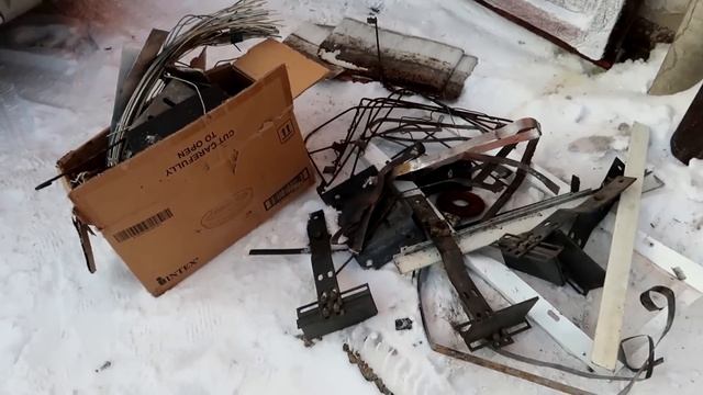 ЛАЗАЯ ПО МУСОРКАМ РОССИИ ПОИСК МЕТАЛЛОЛОМА БЕЗ МЕТАЛЛОИСКАТЕЛЯ НА СВАЛКЕ КАК ЗАРАБОТАТЬ ДЕНЬГИ? #13 смотреть онлайн