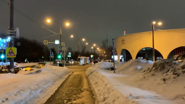 Вечерняя прогулка возле Метро Орехово, г. Москва, 21.02.2024 смотреть онлайн