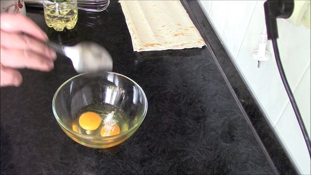 Очень вкусная выпечка для тех, кто не хочет возиться с тестом! Трубочки из лаваша с картошкой. смотреть онлайн