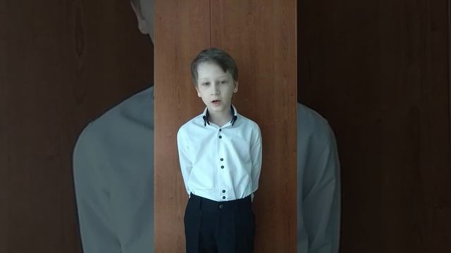 Р. Рождественский "На Земле безжалостно маленькой..." смотреть онлайн