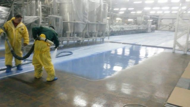 Напыление полимочевины Суперпротект UF на основание пола смотреть онлайн