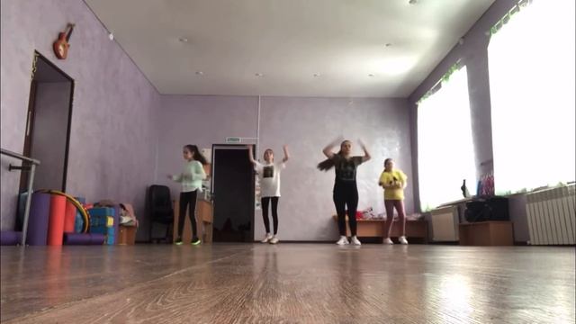 Лёгкие движения для детского танца?? #dance #танцы #танцынатнт #хипхоп #детскиетанцы смотреть онлайн