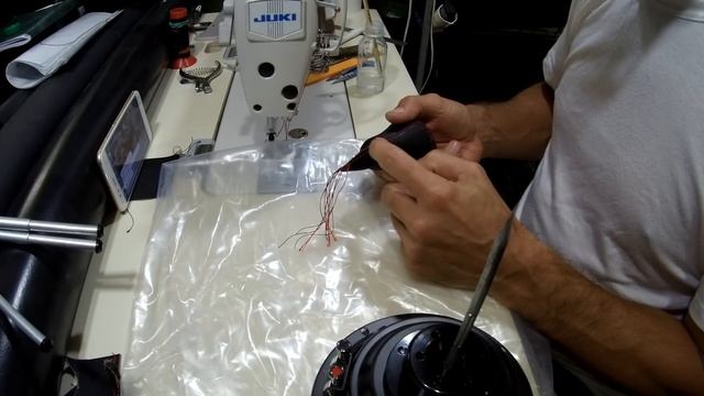 Перетяжка ручки КПП своими руками в первый раз под руководством мастера смотреть онлайн