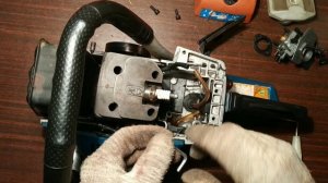 Китайская бензопила сама набирает обороты и глохнет. Причина и ремонт