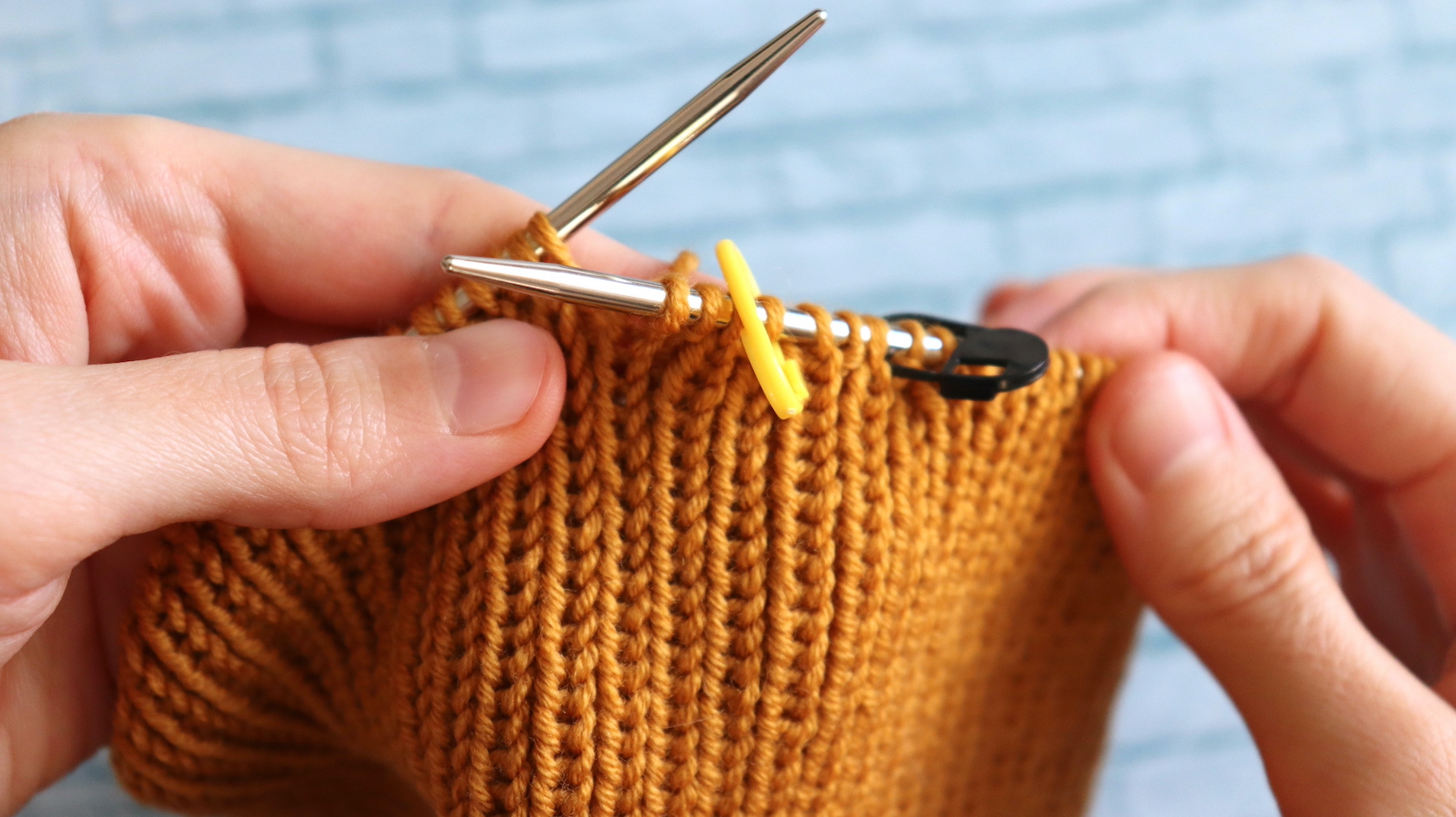 Чтобы макушка шапки получилась стильной, я делаю убавки необычным способом смотреть онлайн