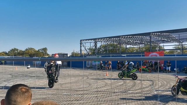 вилли стенд для мотоциклов смотреть онлайн