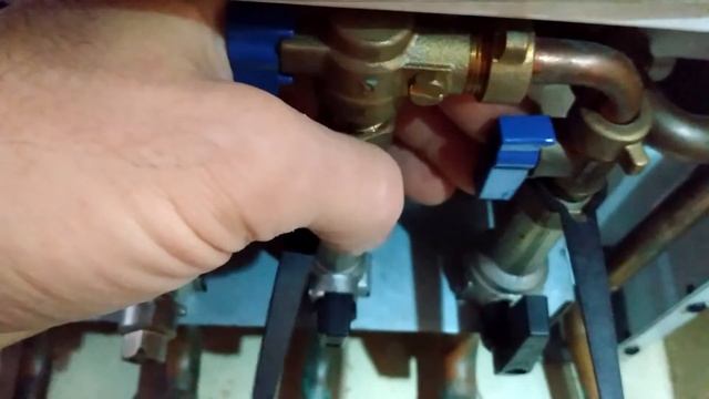 How to top up water pressure on Baxi Combi Boiler смотреть онлайн