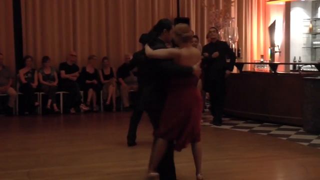 Tango Por Un Poema in Salon Mariënhof (1)"Milonga Para Un Armonica" H.Diaz смотреть онлайн