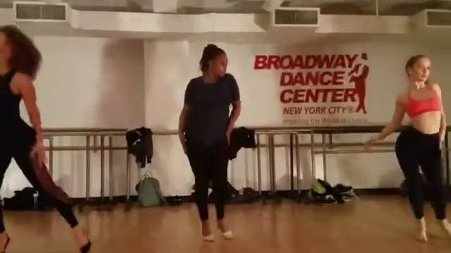 Tweet - Oops (Oh My) - Heels with Yvonne смотреть онлайн