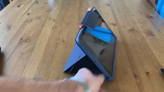 Funktionen des Logitech Rugged Folio iPad 7., 8. und 9. Generation смотреть онлайн