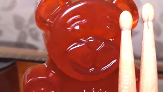 ПЕСНЯ ПРО САСИСЬКИ В ИСПОЛНЕНИИ ЖЕЛЕЙНОГО МЕДВЕДЯ ВАЛЕРЫ смотреть онлайн