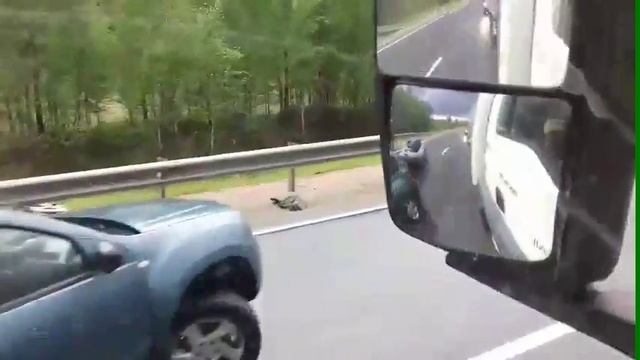 В Сегежском районе столкнулись микроавтобус и "семерка" смотреть онлайн