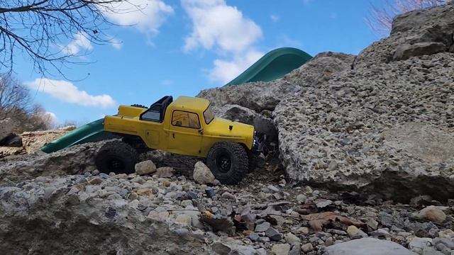 Element RC Ecto Under the Hood upgrades at "World Class" Crawler County backyard rc crawler course смотреть онлайн