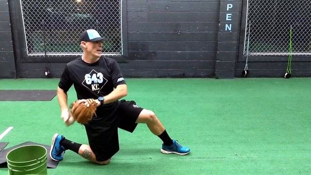 How To Grip And Throw A Knuckle Curve Ball | Baseball Pitch Grip Development смотреть онлайн